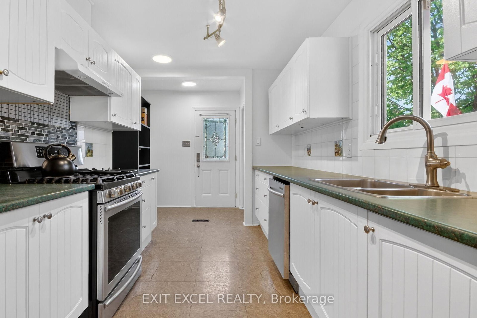 283 McElroy Drive • Ottawa, ON photo 16
