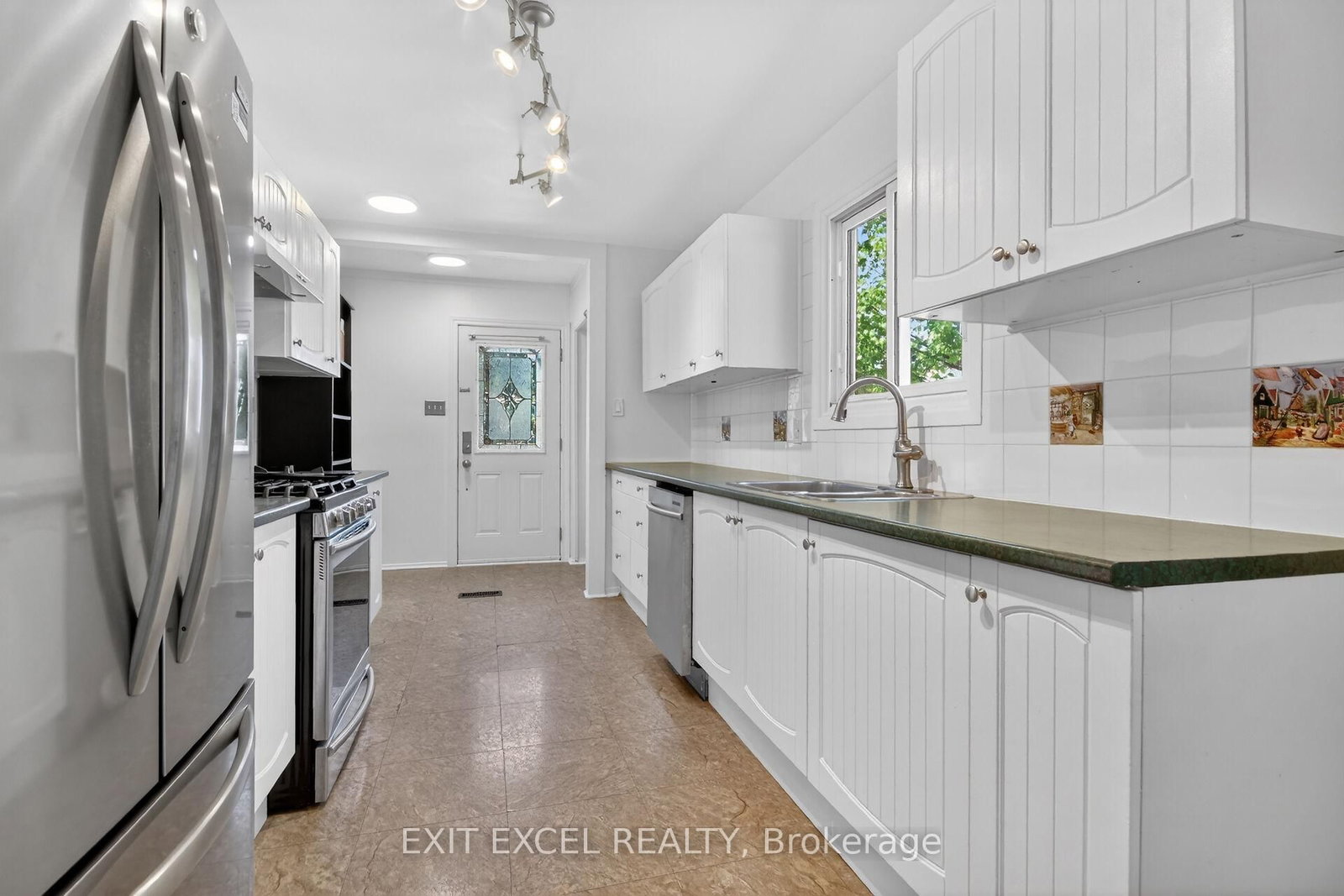 283 McElroy Drive • Ottawa, ON photo 18