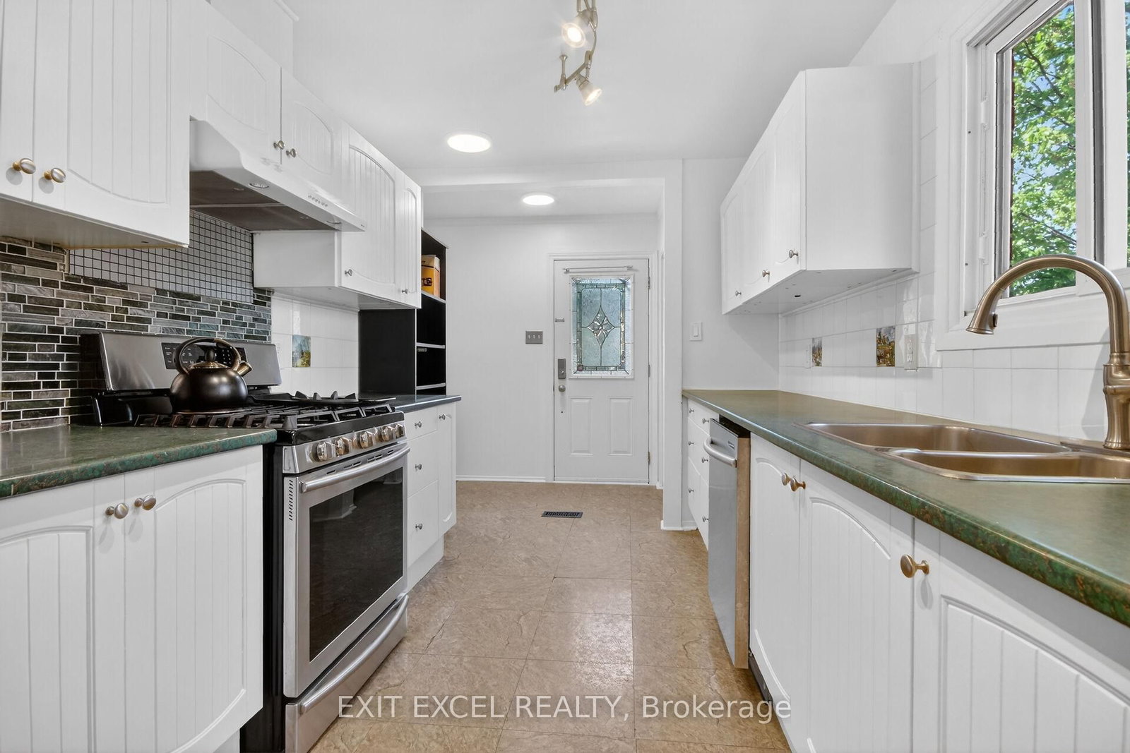 283 McElroy Drive • Ottawa, ON photo 19