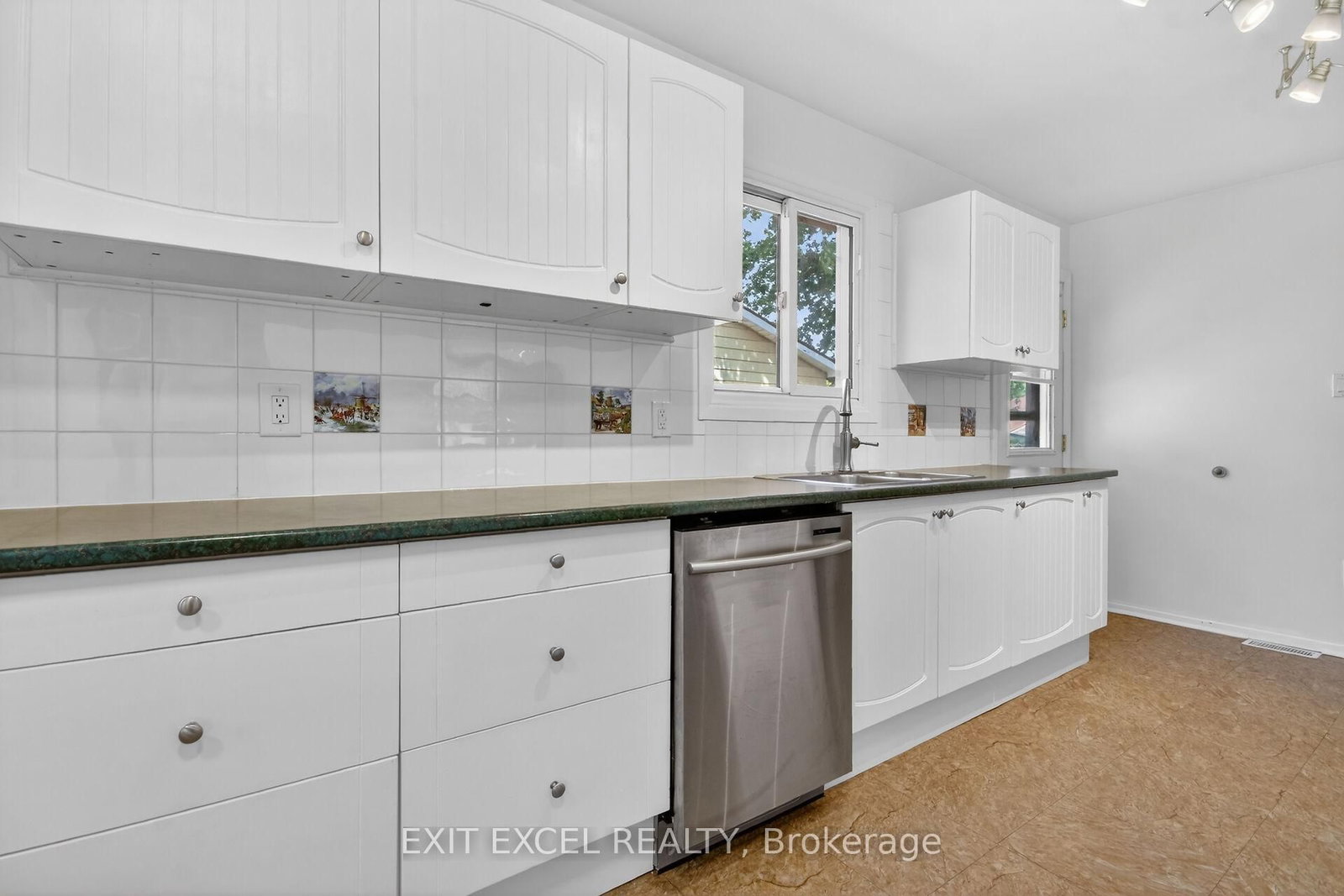 283 McElroy Drive • Ottawa, ON photo 21