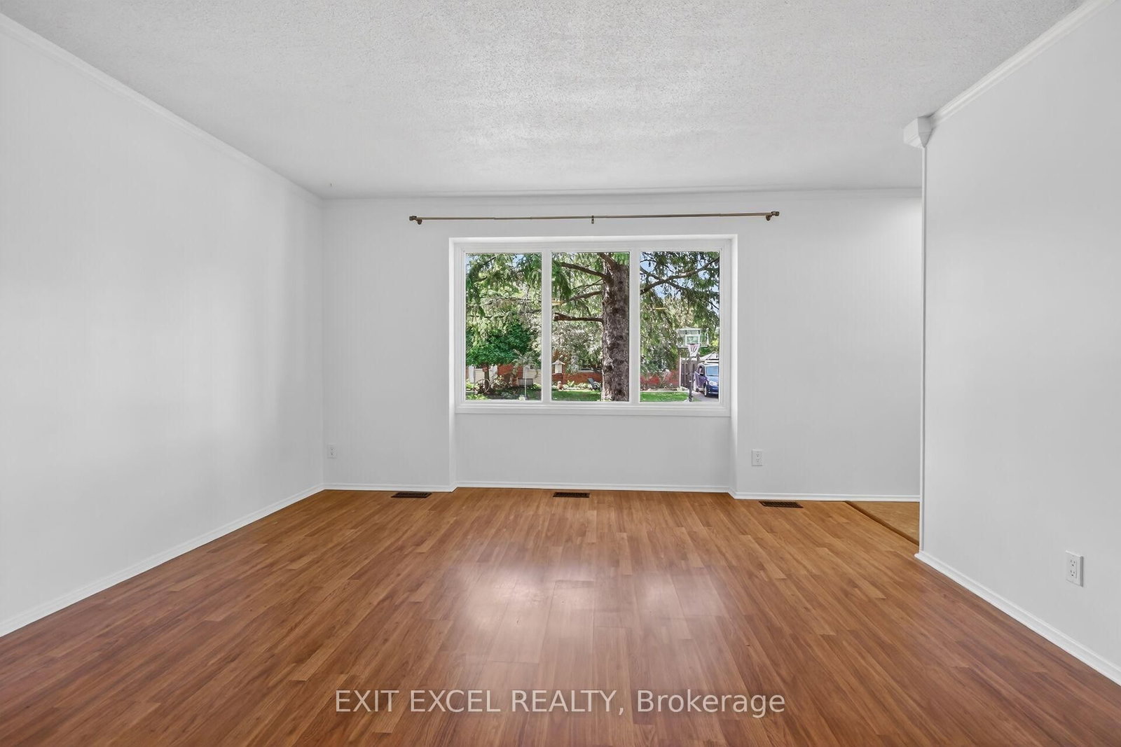 283 McElroy Drive • Ottawa, ON photo 6
