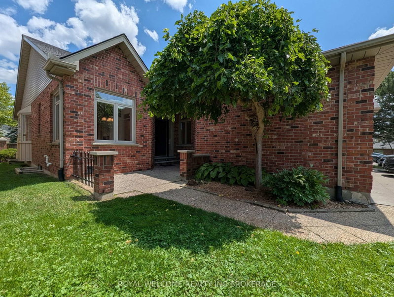 10 - 400 Ambleside Drive