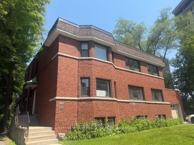 2 - 379 Stewart Street