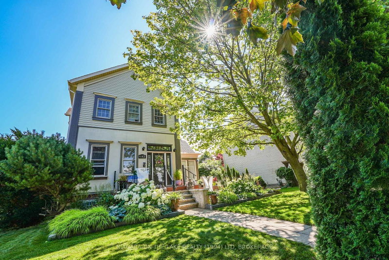 642 Simcoe Street