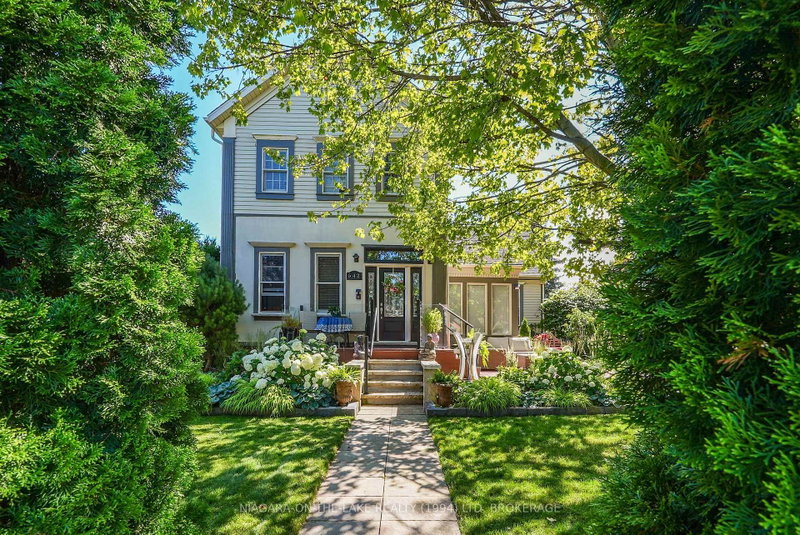 642 Simcoe Street