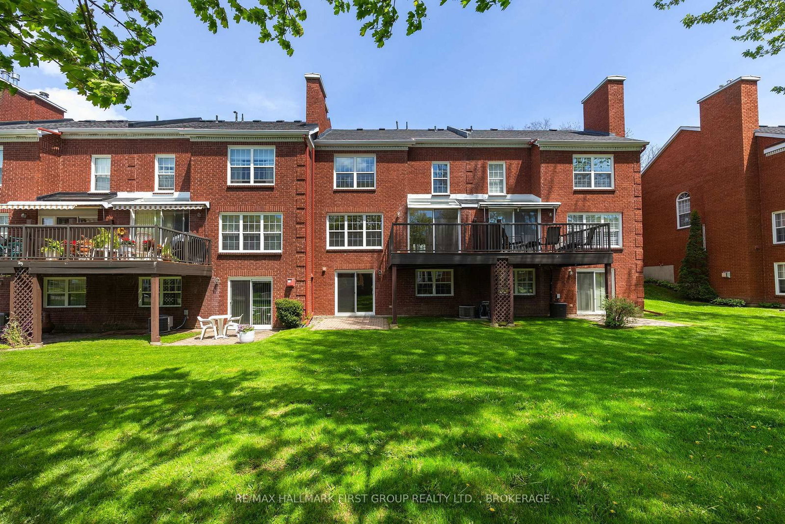 15 Country Club Place • Brockville, ON photo 2