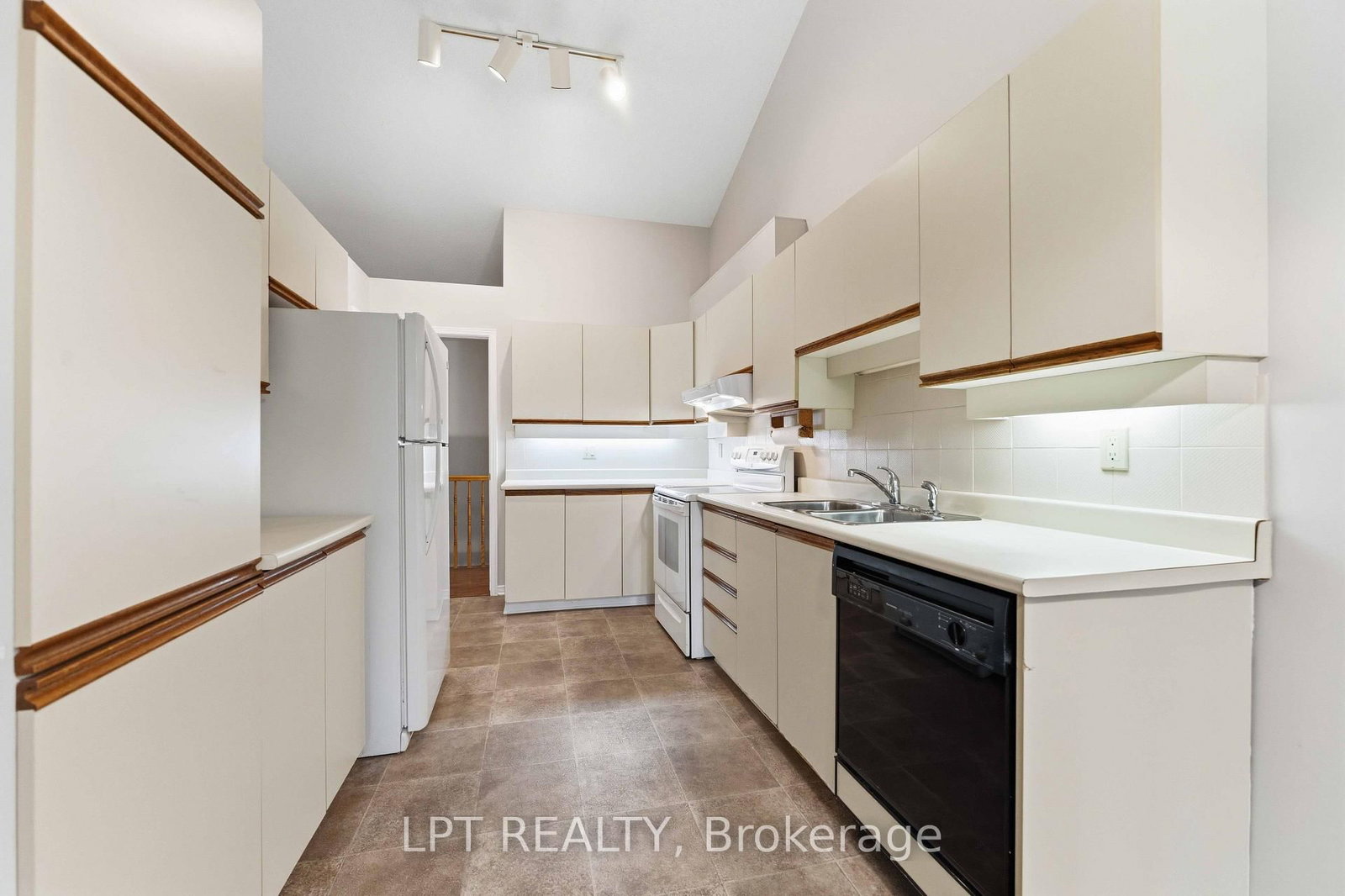24 Grand Cedar Court • #40 • Stittsville, ON photo 10
