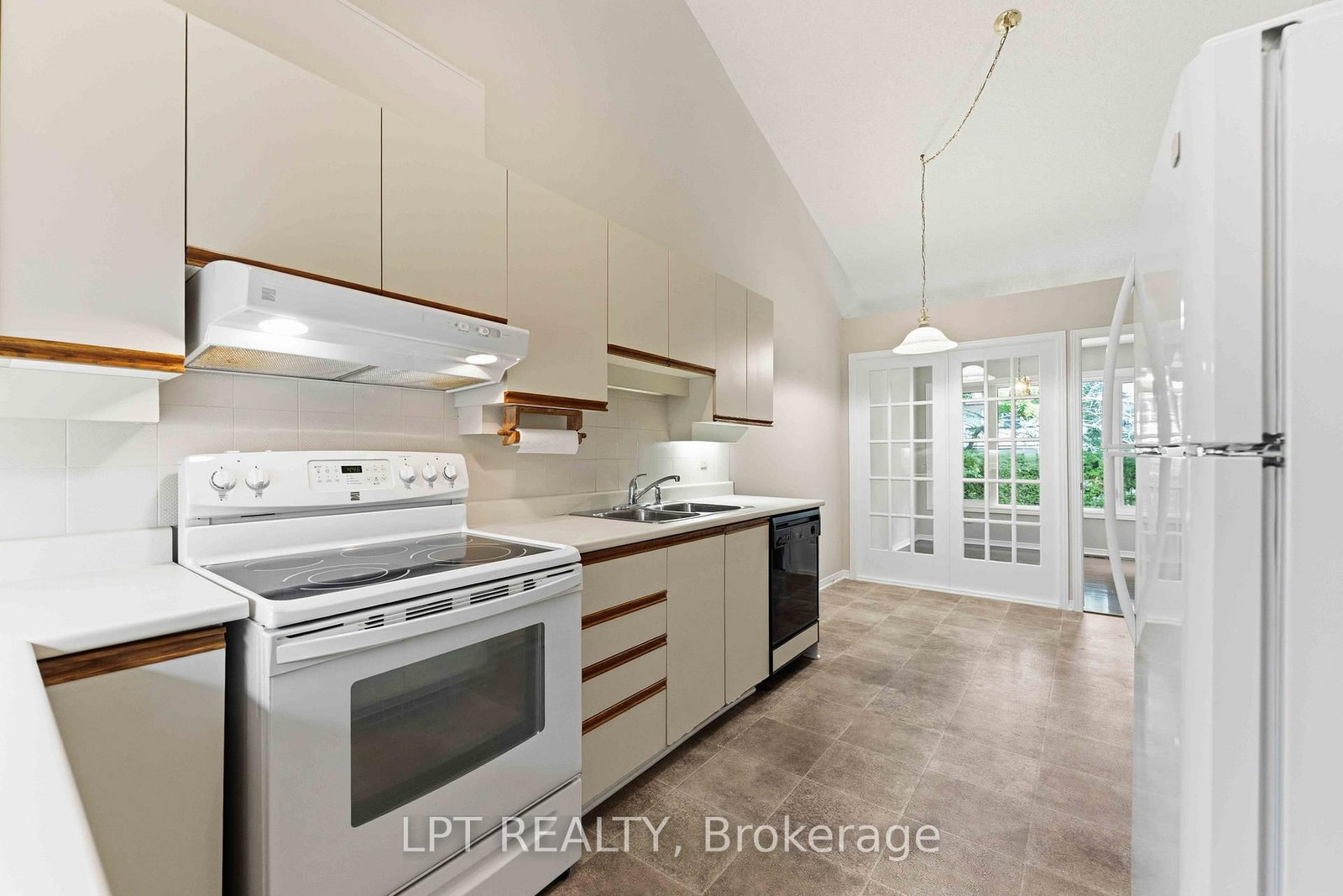 24 Grand Cedar Court • #40 • Stittsville, ON photo 11