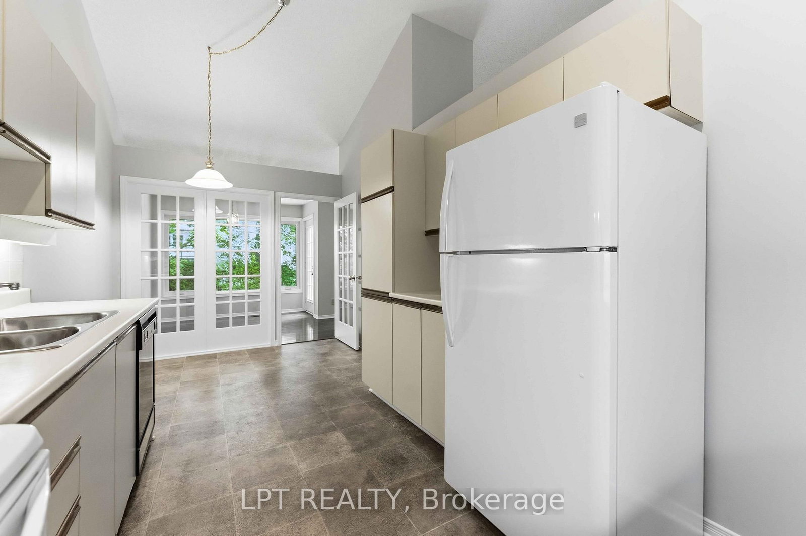 24 Grand Cedar Court • #40 • Stittsville, ON photo 12
