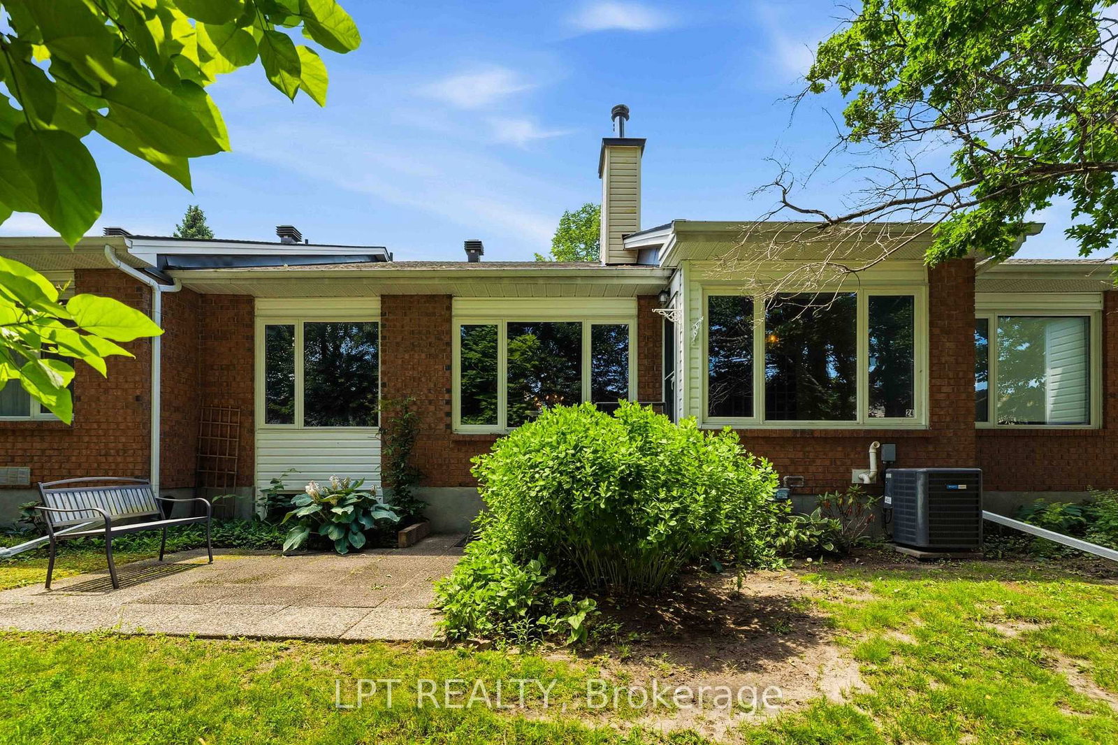 24 Grand Cedar Court • #40 • Stittsville, ON photo 27