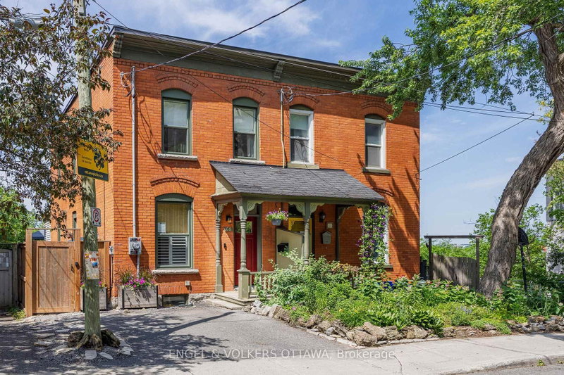 home for lease on 68 Upper Lorne Place