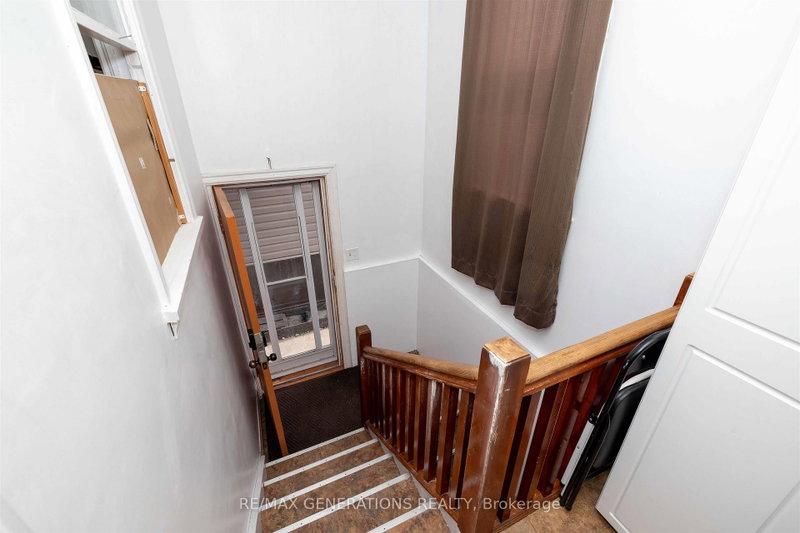 825 Alberta Street