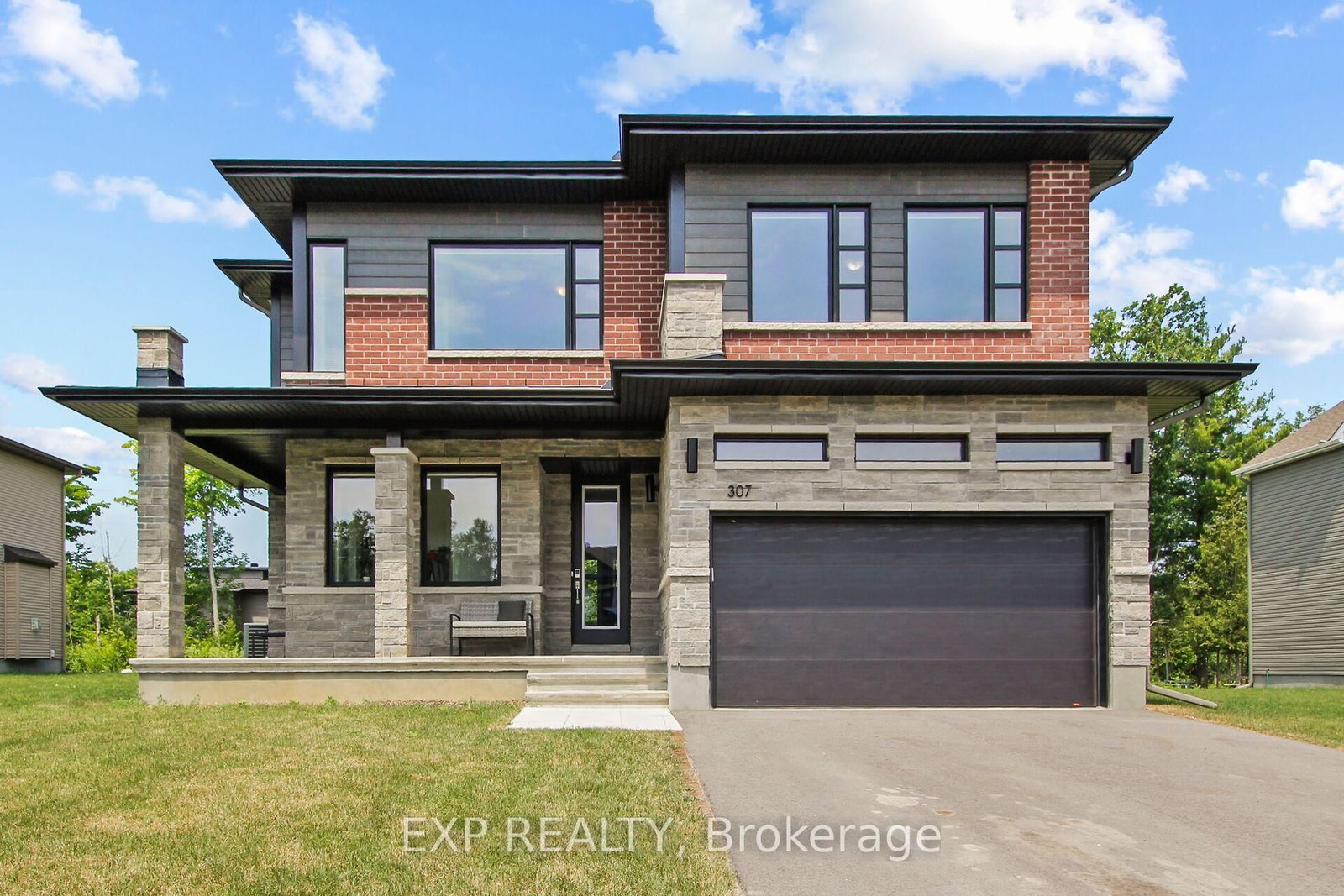 307 Antler Court • Almonte, ON photo 2