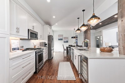 129 Venture Boulevard — more photos