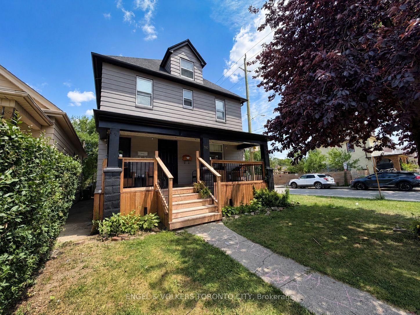 792 Pierre Avenue • Windsor, ON photo 2
