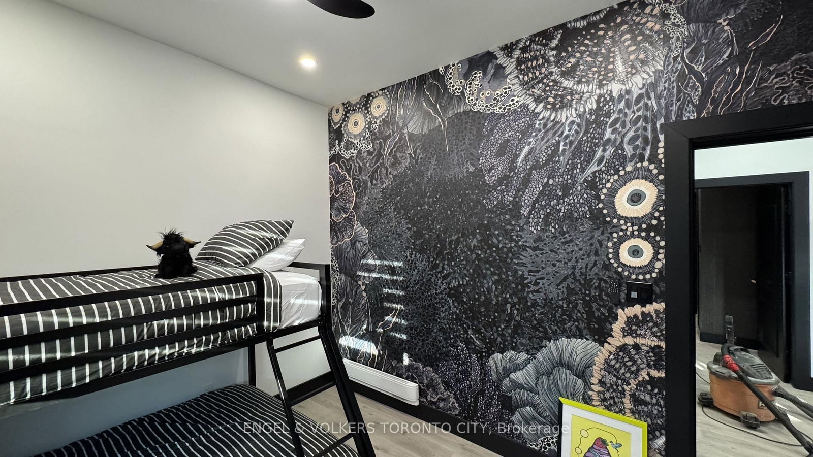 792 Pierre Avenue • Windsor, ON photo 3