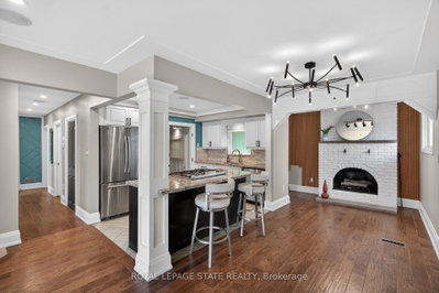 33 Kenwood Crescent — more photos