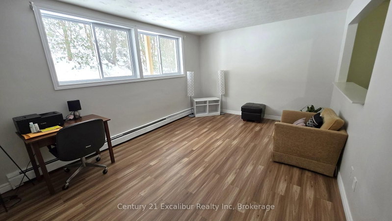 4 - 320 Queen St E Street