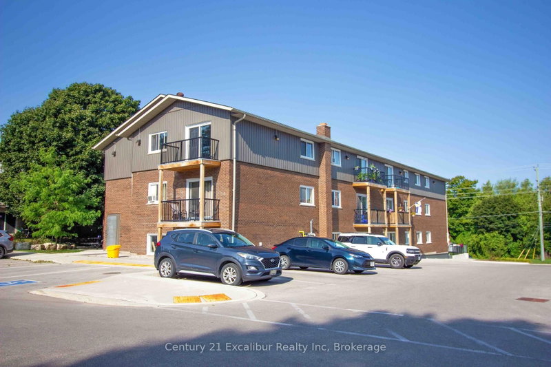 4 - 320 Queen St E Street
