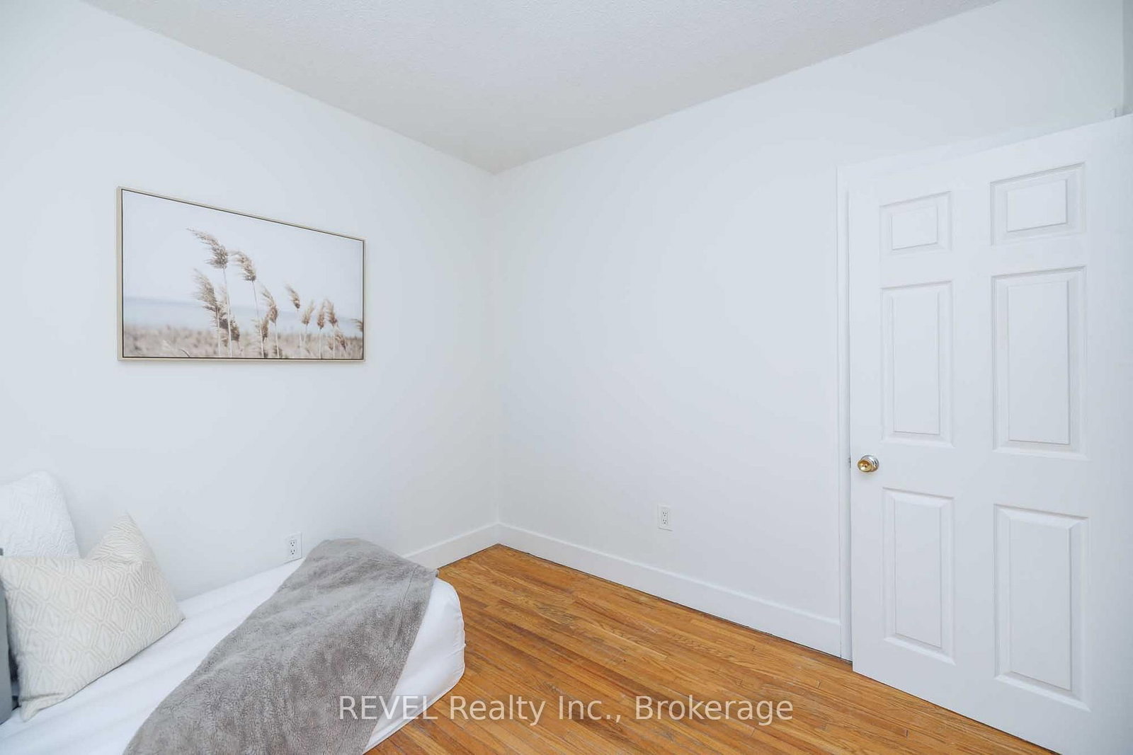 9 Colborne Street • Thorold, ON photo 17