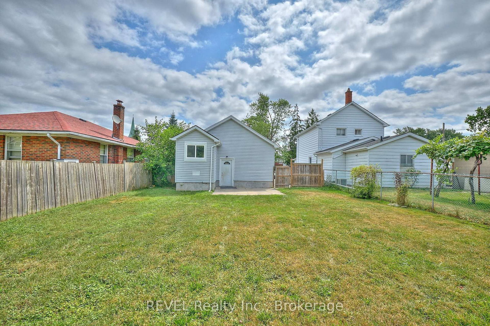9 Colborne Street • Thorold, ON photo 32