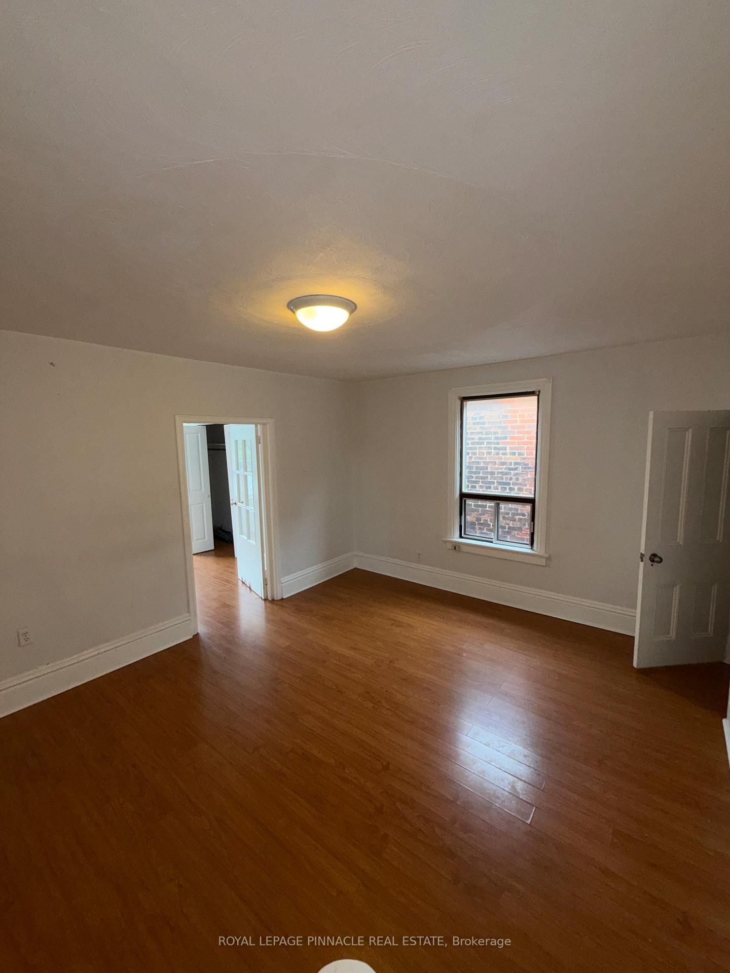 Upper - 55 Cannon Street W, Hamilton 5