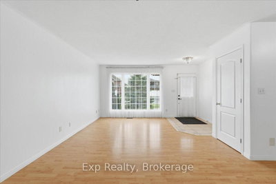 17 Spruce Gardens — photo 3