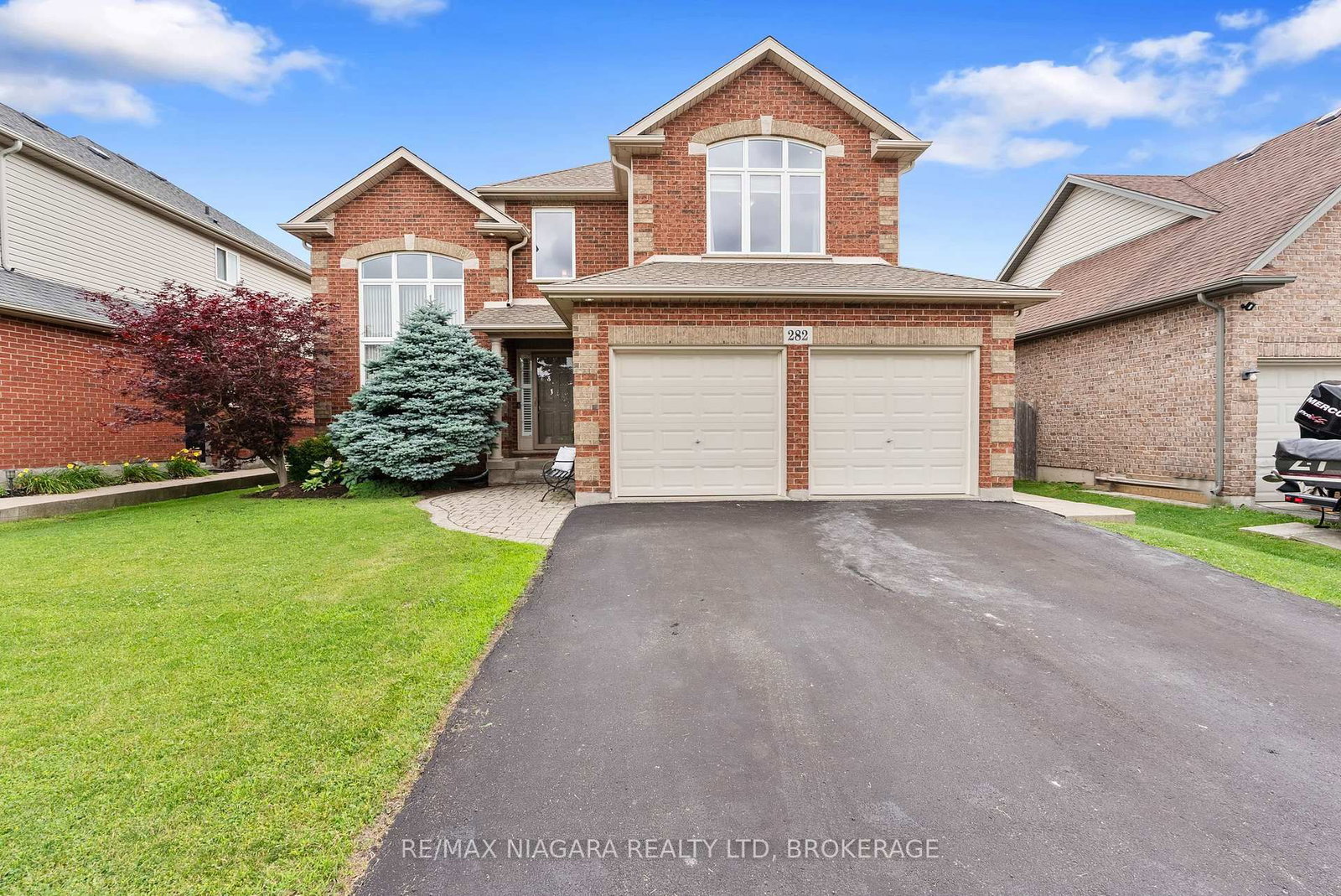 282 Winterberry Boulevard • Thorold, ON photo 2