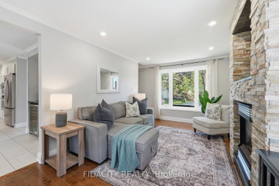 13 Poole Creek Crescent • Stittsville, ON photo 8