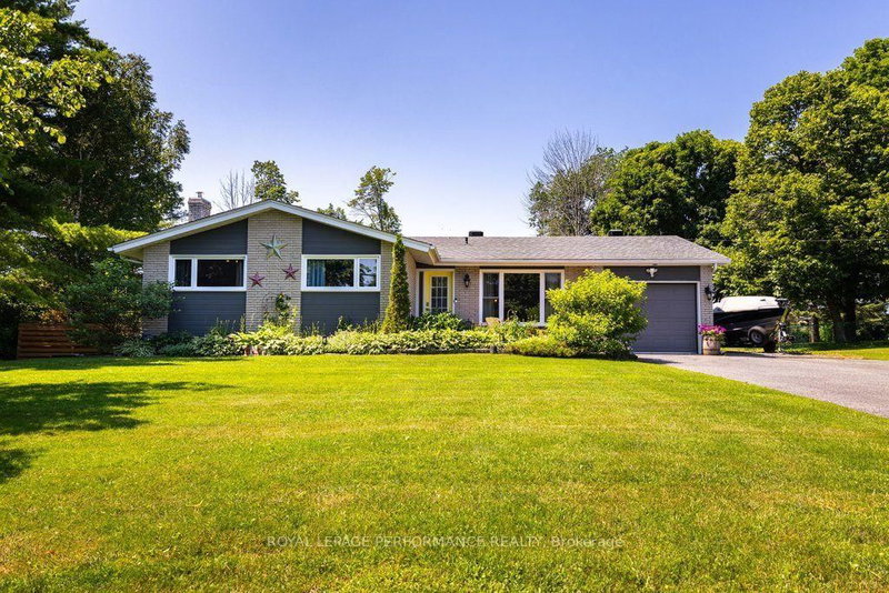 81 Front Road, Champlain