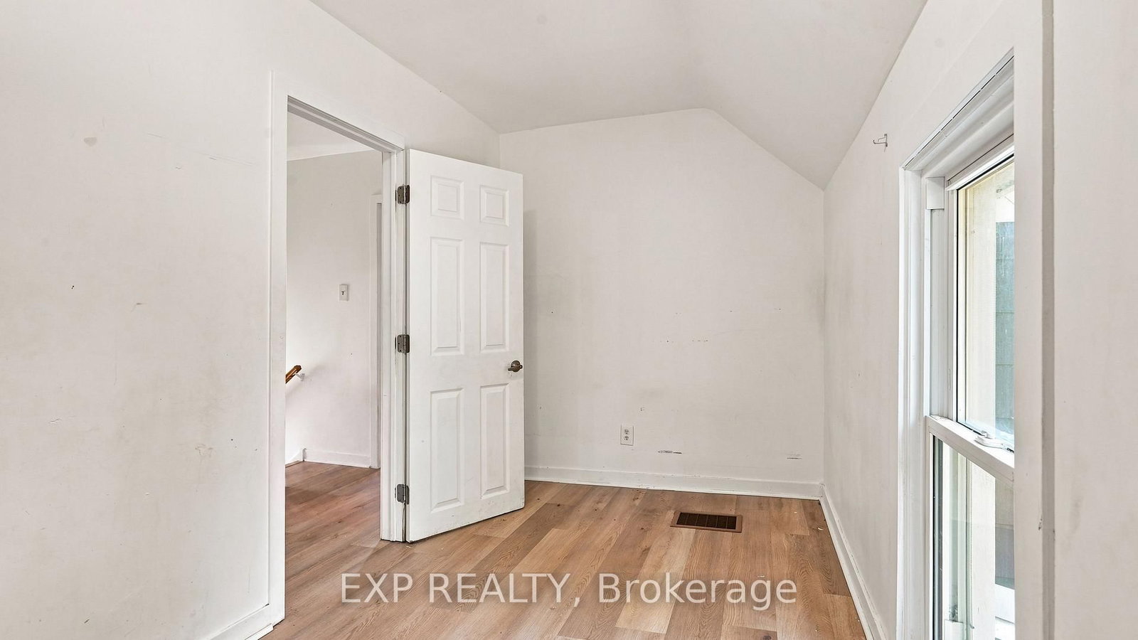 20 Henry Street • St. Catharines, ON photo 39