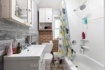 12 Mayflower Avenue • Hamilton, ON photo 7