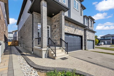 321 Carriage Way — photo 2