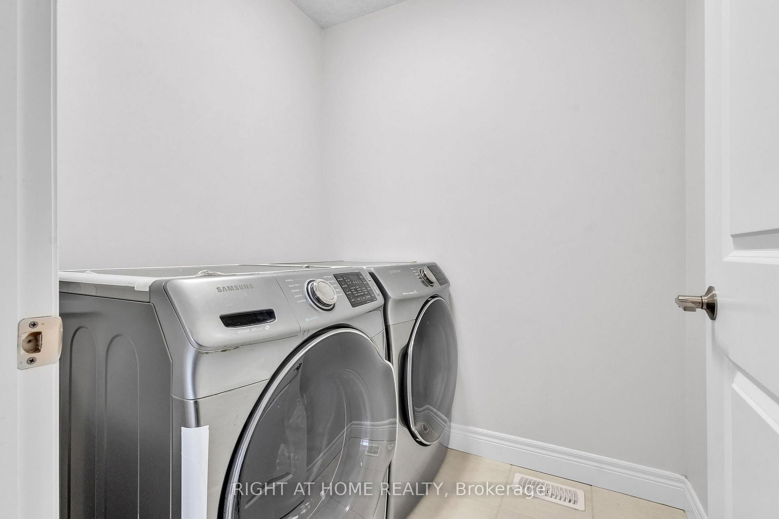 321 Carriage Way • Waterloo, ON photo 34