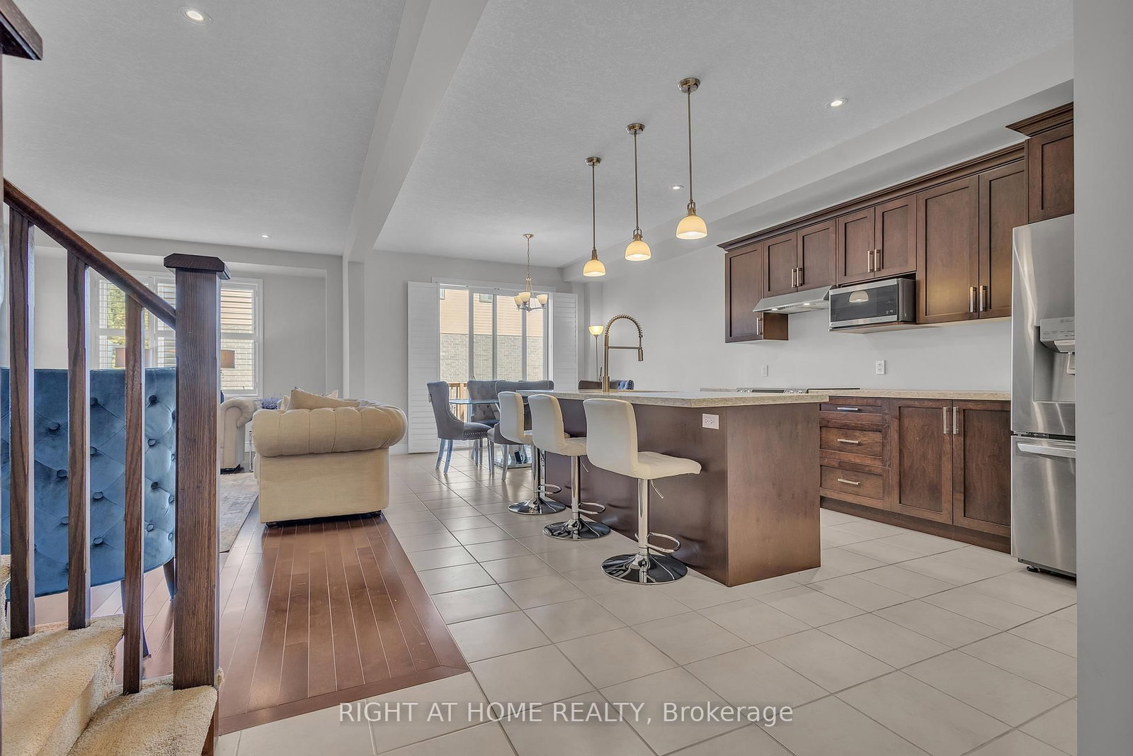 321 Carriage Way • Waterloo, ON photo 7