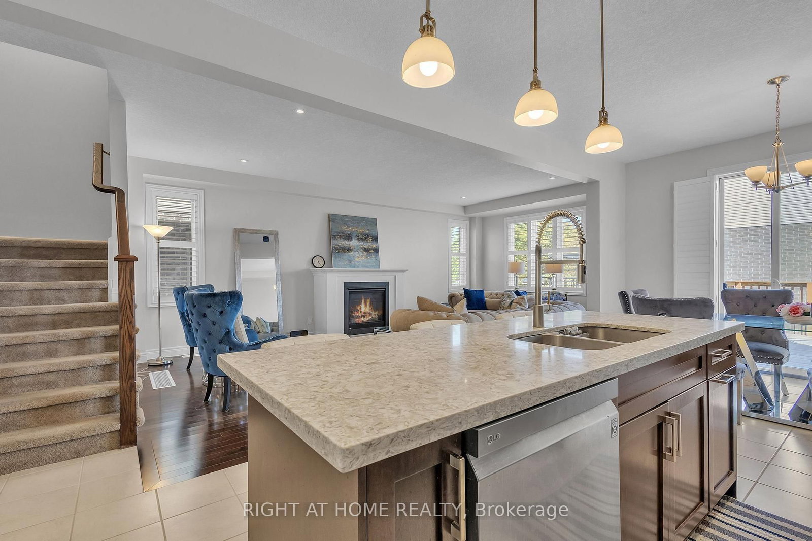321 Carriage Way • Waterloo, ON photo 8