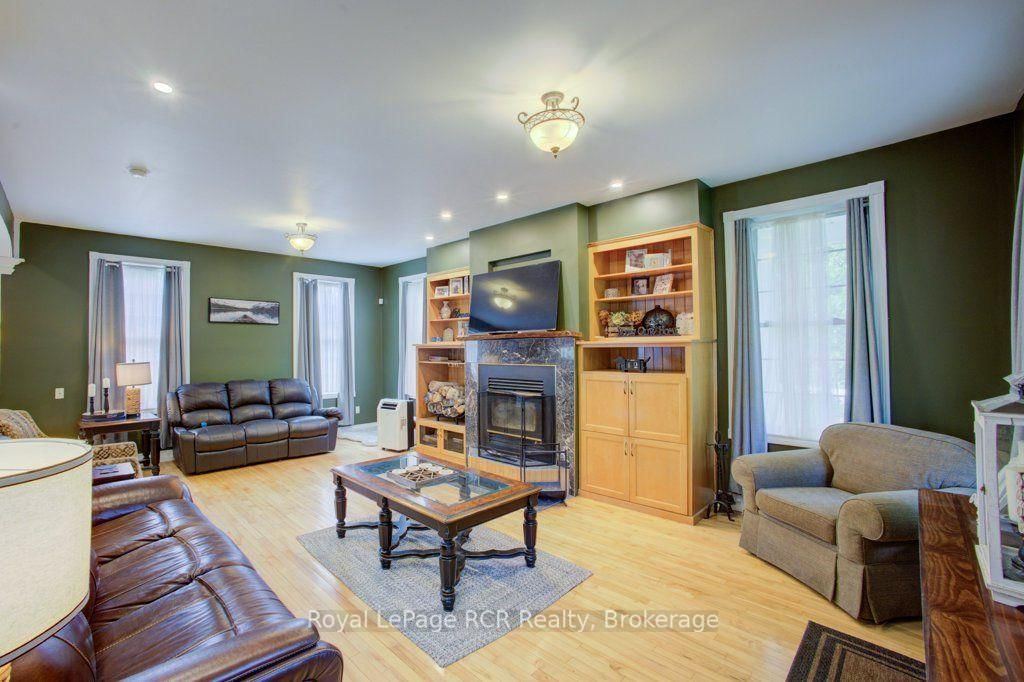 2020 John Street • Howick, ON photo 11