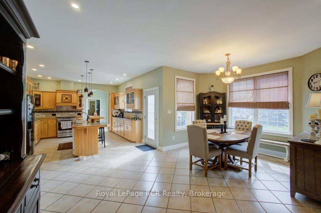 2020 John Street • Howick, ON photo 15