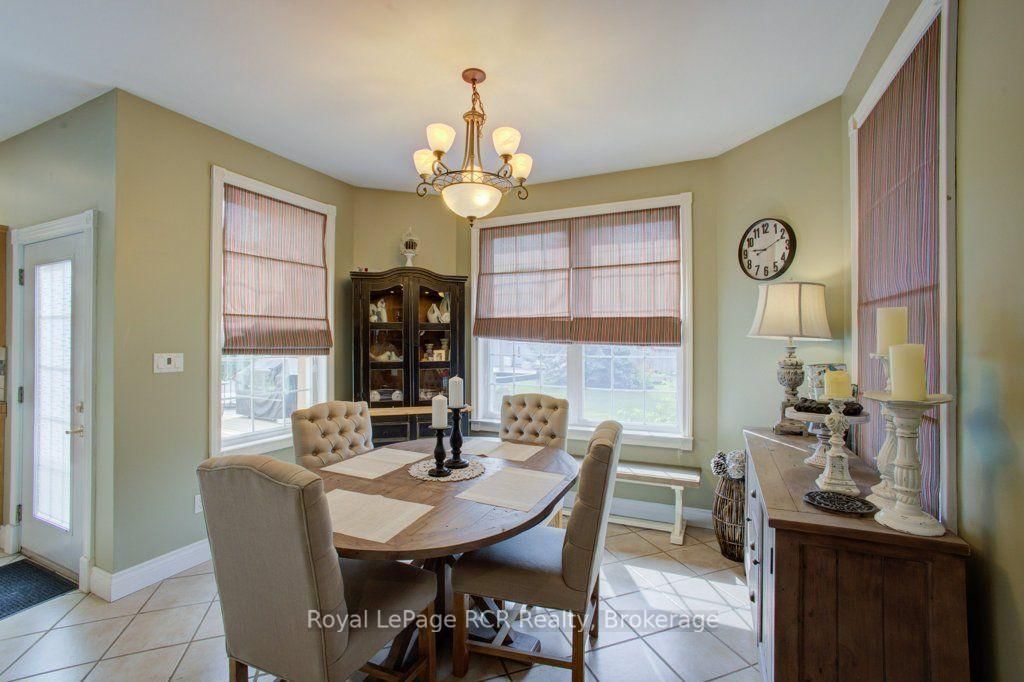 2020 John Street • Howick, ON photo 16