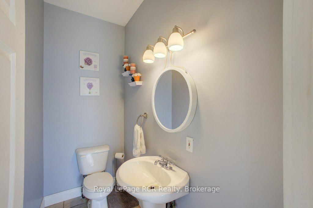 2020 John Street • Howick, ON photo 21