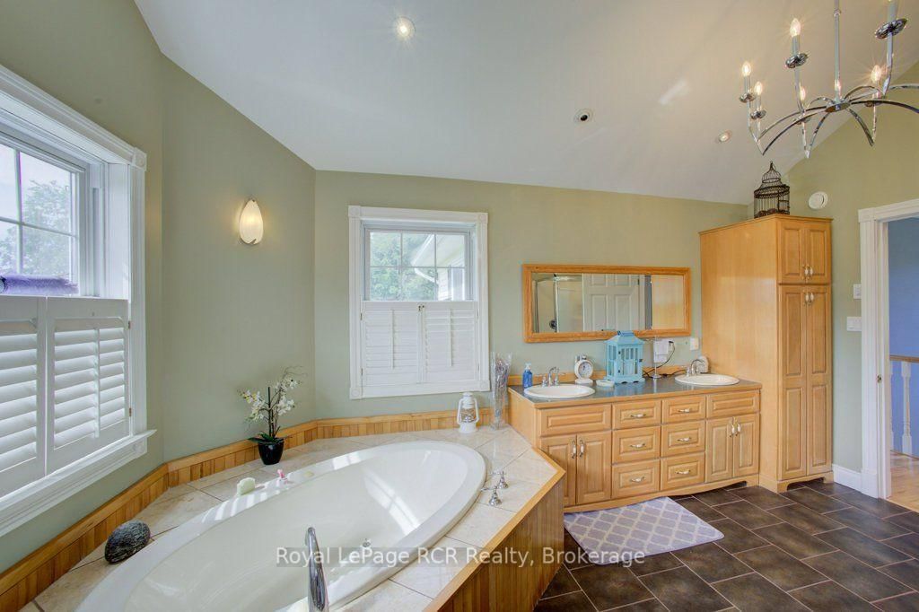 2020 John Street • Howick, ON photo 30