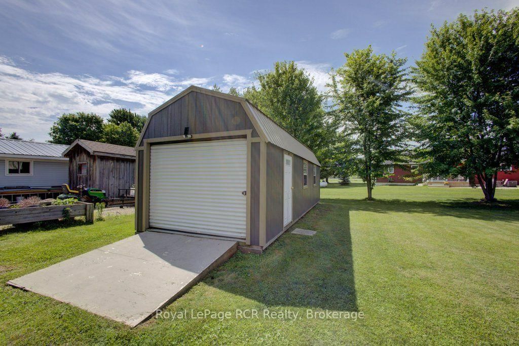 2020 John Street • Howick, ON photo 37