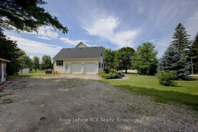 2020 John Street • Howick, ON photo 5