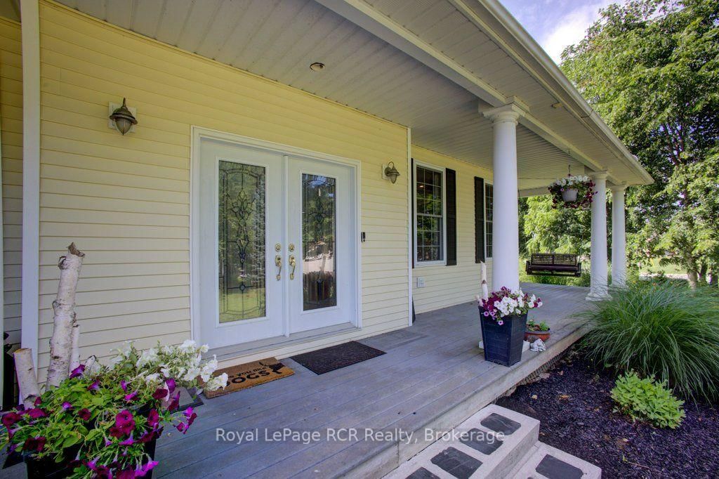2020 John Street • Howick, ON photo 6