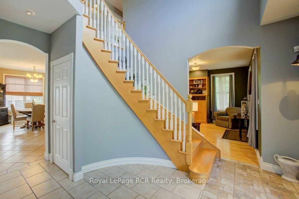 2020 John Street • Howick, ON photo 8