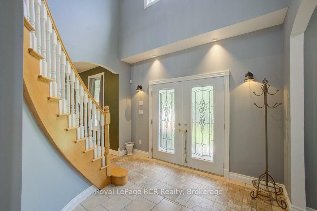2020 John Street • Howick, ON photo 9