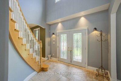 2020 John Street • Howick, ON photo 9