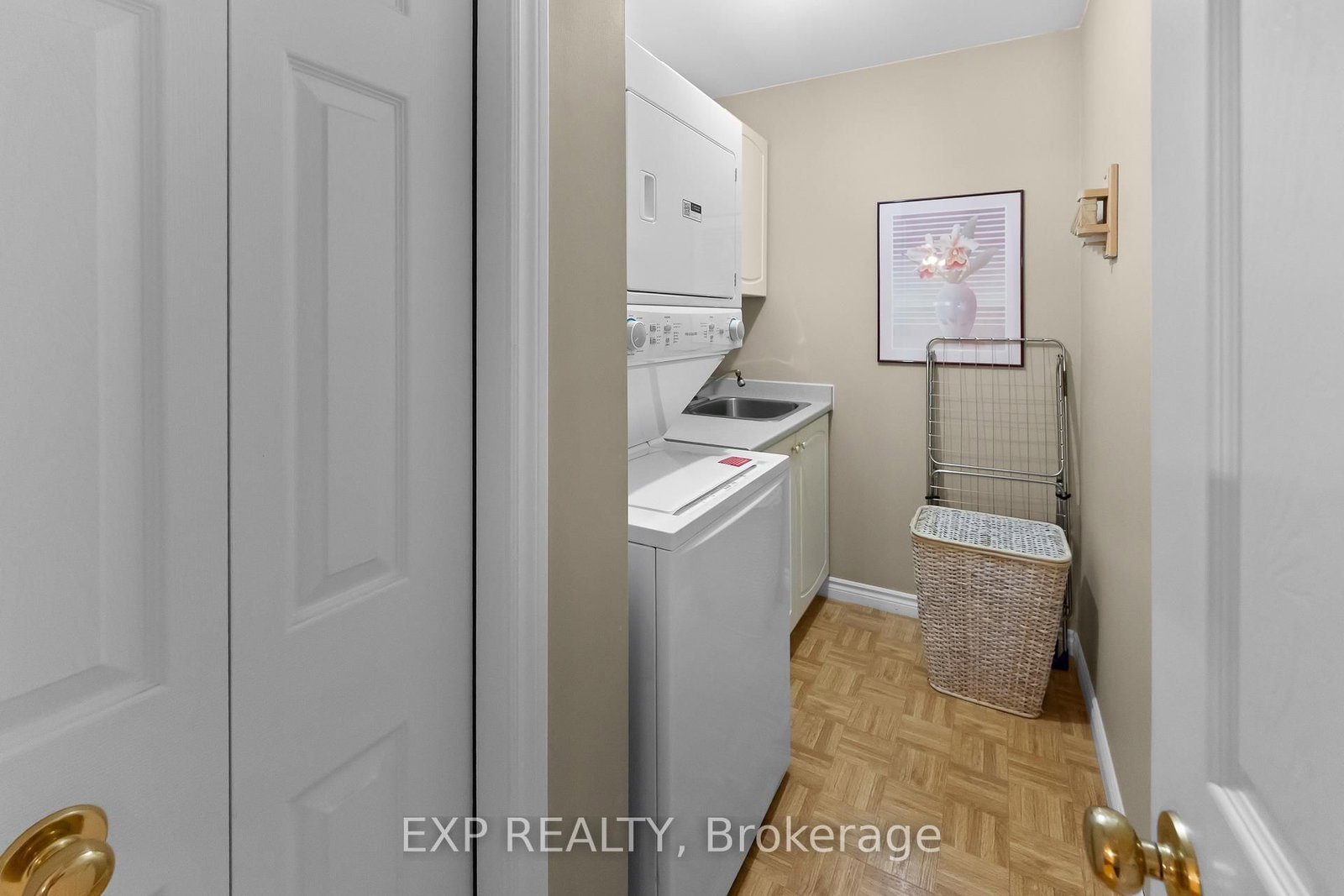 9 KINSMAN Court S • Pelham, ON photo 15