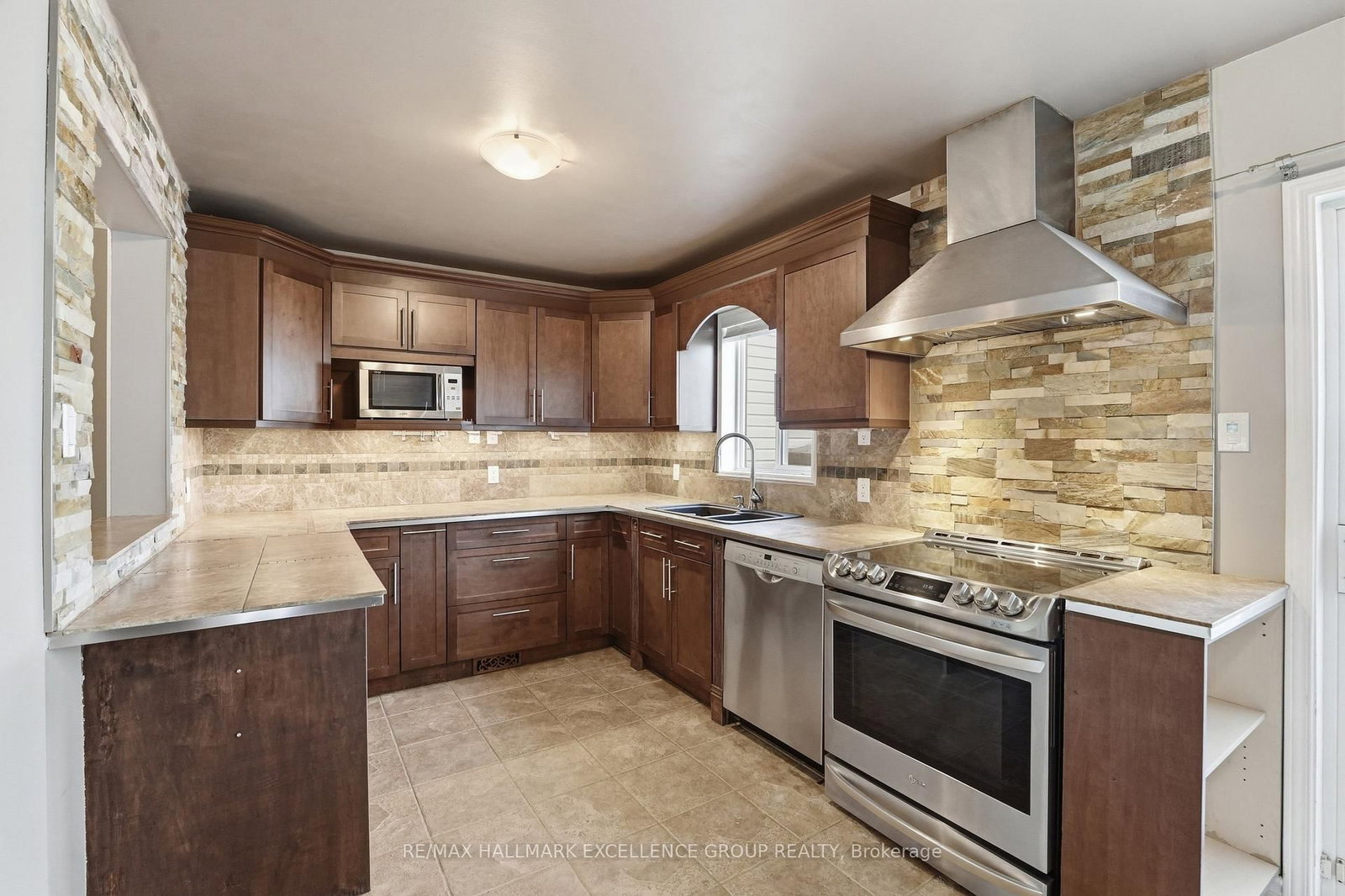 887 Nesting Way • Ottawa, ON photo 16