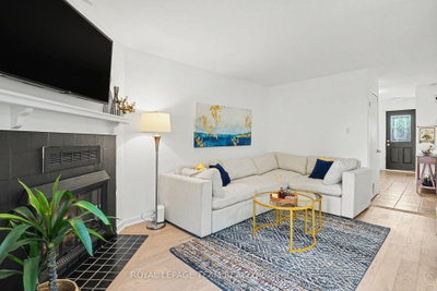 42 Sundback Lane • Kanata, ON photo 4
